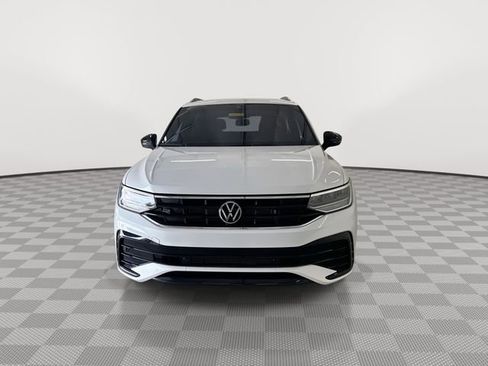 Used 2024 Volkswagen Tiguan SE R-Line AWD/4WD image 4