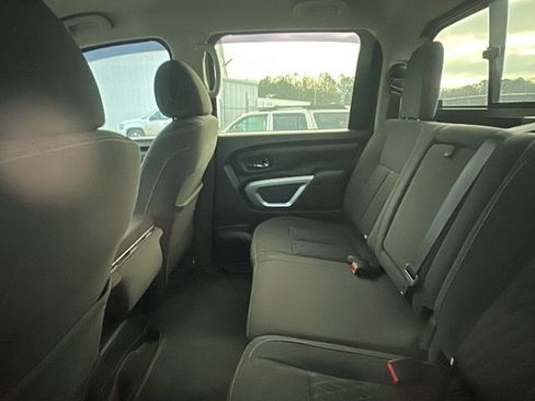 Used 2017 Nissan Titan SV image 5