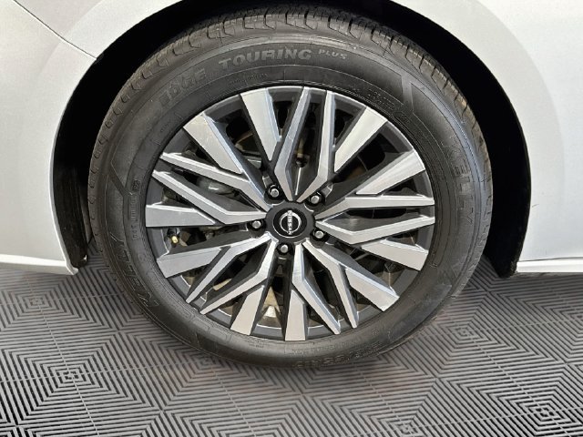Used 2024 Nissan Altima 2.5 SV FWD image 28