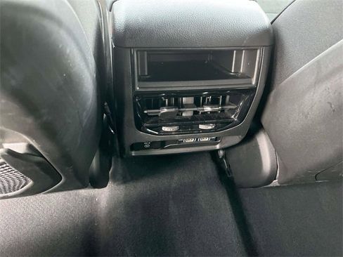 Used 2024 Jeep Grand Cherokee Altitude image 15