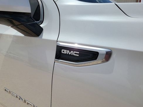 Used 2021 GMC Yukon Denali w/ LPO, Illumination Package RWD image 13