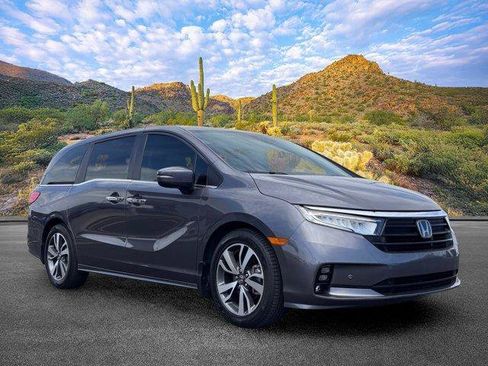 Used 2023 Honda Odyssey Touring image 2