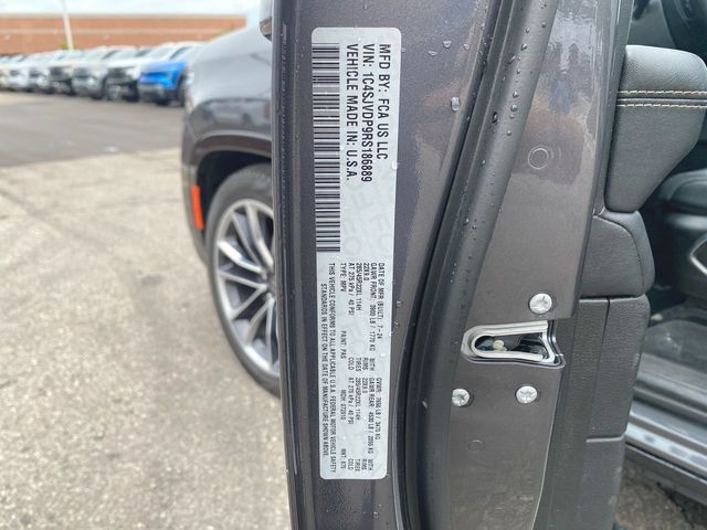 Used 2024 Jeep Wagoneer Series III w/ Premium Group I AWD/4WD image 14