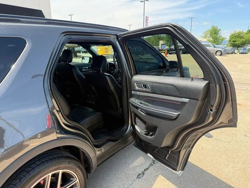 Used 2018 Ford Explorer Sport AWD/4WD image 25