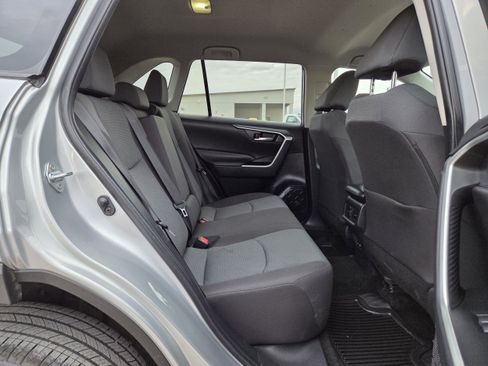 Used 2025 Toyota RAV4 XLE image 16