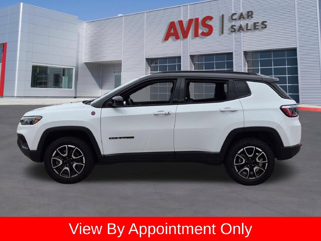 Used 2025 Jeep Compass Trailhawk AWD/4WD image 10