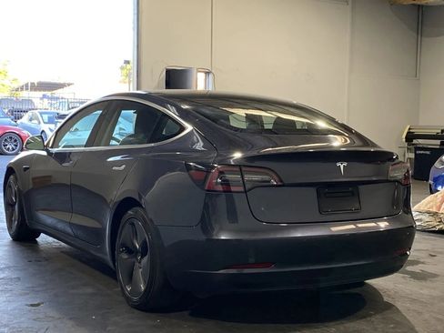 Used 2020 Tesla Model 3 Standard Range Plus image 2