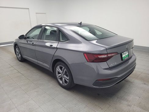 Used 2024 Volkswagen Jetta SE FWD image 3