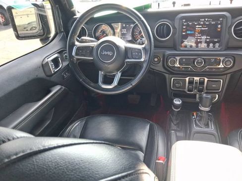 Used 2019 Jeep Wrangler Unlimited Sahara AWD/4WD image 9