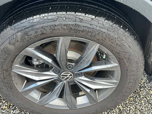 Used 2023 Volkswagen Tiguan SE w/ Panoramic Sunroof Package image 10