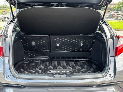 Used 2022 Toyota C-HR Limited FWD image 6