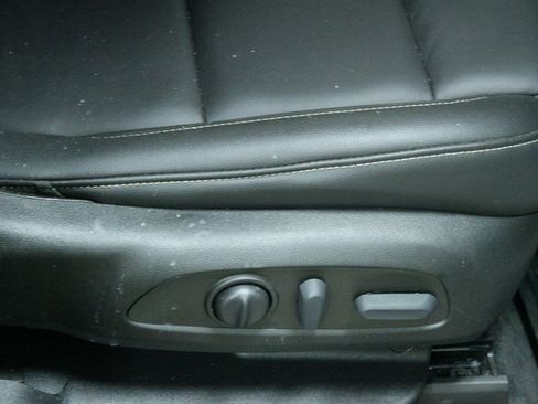 Used 2022 Chevrolet Traverse LT image 12