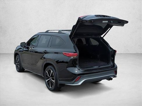 Used 2021 Toyota Highlander XSE FWD image 10