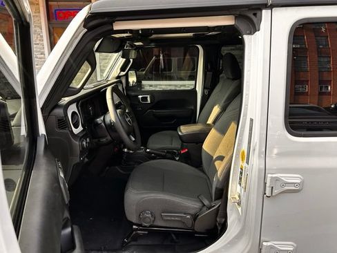 Used 2024 Jeep Wrangler Unlimited AWD/4WD image 13