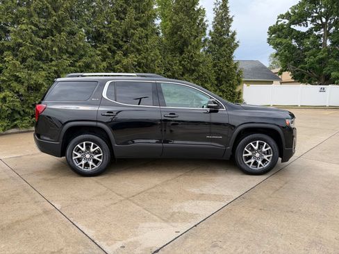 Used 2023 GMC Acadia SLT FWD image 10
