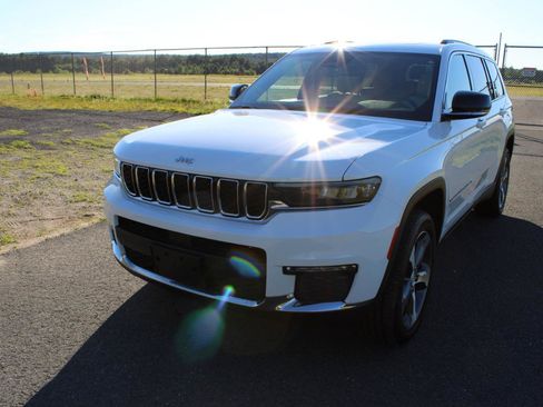 Used 2023 Jeep Grand Cherokee L Limited w/ Trailer Tow Group (B) AWD/4WD image 2