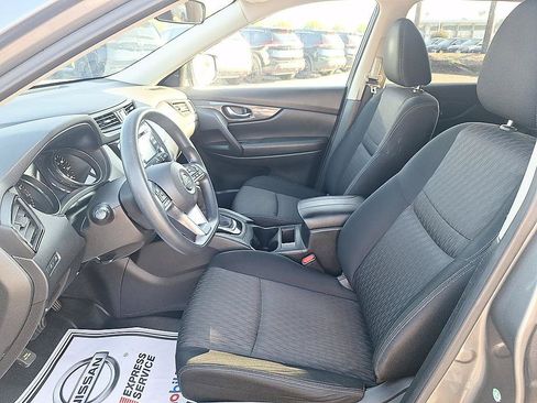 Used 2017 Nissan Rogue S w/ Appearance Package FWD image 11