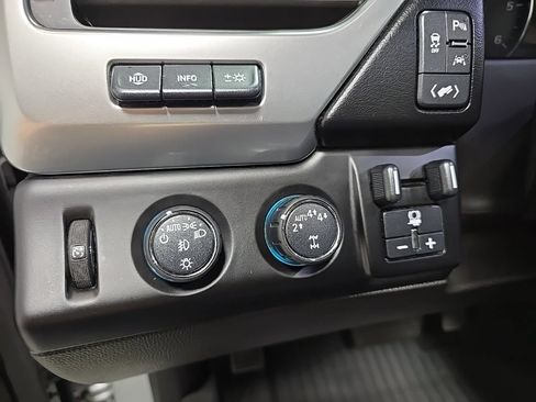 Used 2019 Chevrolet Tahoe Premier AWD/4WD image 17