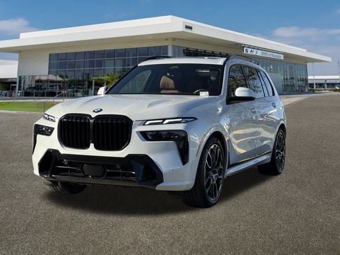 Certified 2024 BMW X7 xDrive40i w/ M Sport Package image 4
