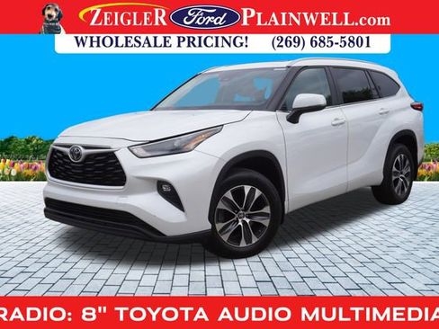 Used 2023 Toyota Highlander XLE image 1