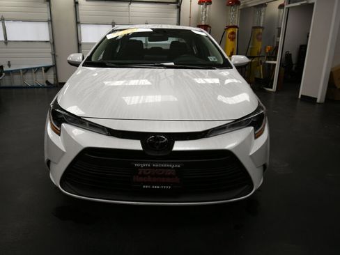 Certified 2025 Toyota Corolla LE image 2