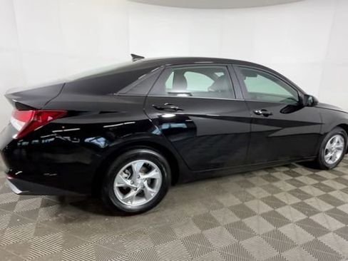 Certified 2023 Hyundai Elantra SE FWD image 4