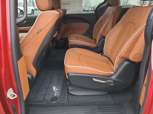 New 2026 Chrysler Pacifica Pinnacle w/ Trailer Tow Group image 21