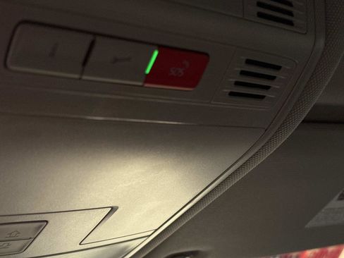 Certified 2022 Volkswagen Tiguan SE w/ Panoramic Sunroof Package image 23