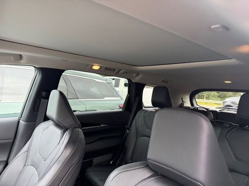 Used 2025 INFINITI QX60 Pure image 16