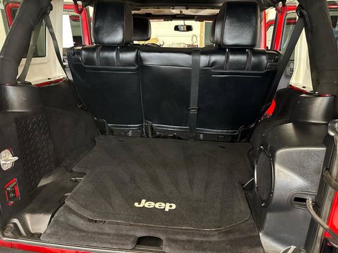 Used 2014 Jeep Wrangler Unlimited Rubicon w/ Connectivity Group AWD/4WD image 36