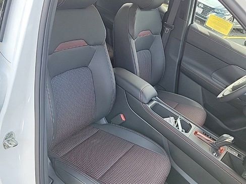 Used 2025 Nissan Kicks SR image 25