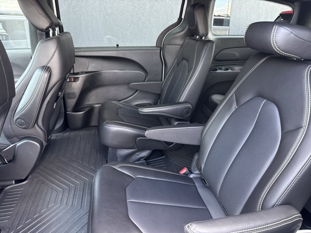 Used 2026 Chrysler Pacifica Select FWD image 6