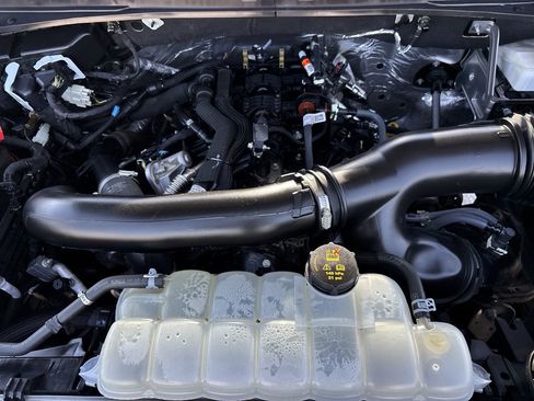 Used 2024 Ford Expedition Limited RWD image 11