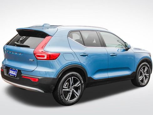Used 2025 Volvo XC40 B5 Core image 11