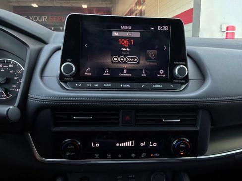 Used 2025 Nissan Rogue SV FWD image 29