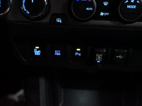 Certified 2023 Toyota Tacoma SR5 AWD/4WD image 23