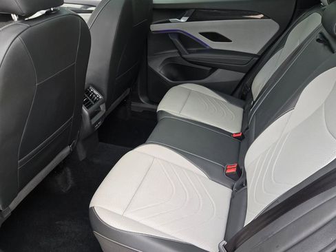 Used 2025 Volkswagen Tiguan SE R-Line image 11