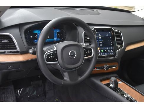 Used 2023 Volvo XC90 B6 Plus AWD/4WD image 13