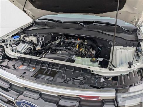 New 2025 Ford Explorer Active image 16