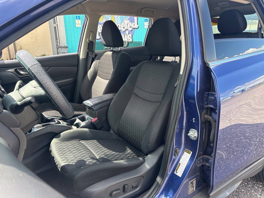 Used 2018 Nissan Rogue SV FWD image 9