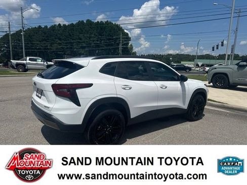 Used 2025 Chevrolet Trax ACTIV FWD image 3