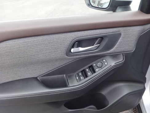 Used 2022 Nissan Rogue SV image 14