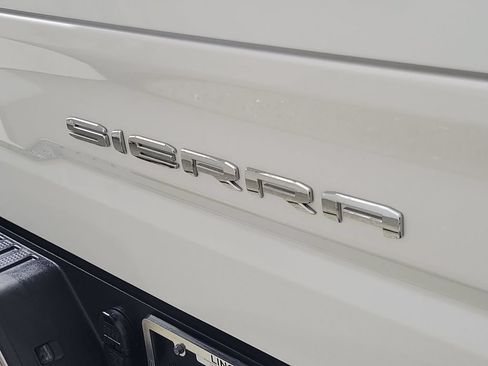 Used 2023 GMC Sierra 1500 SLT w/ SLT Premium Package AWD/4WD image 6