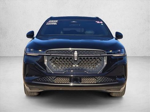 Used 2024 Lincoln Nautilus Reserve w/ Equipment Group 202A AWD/4WD image 2