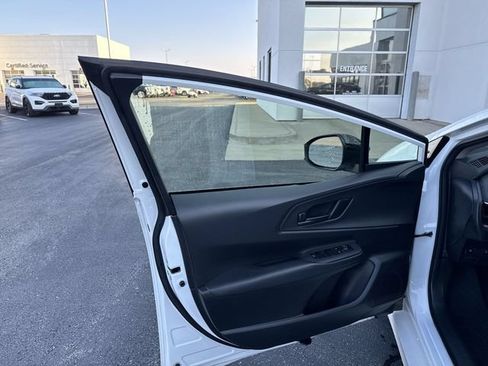 Used 2024 Toyota Prius Prime FWD image 8
