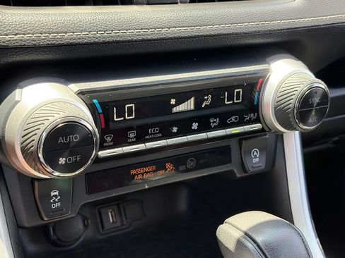 Used 2022 Toyota RAV4 XLE FWD image 8