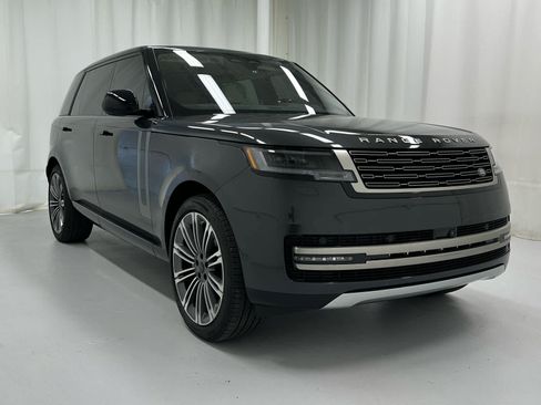 Used 2026 Land Rover Range Rover Long Wheelbase SE AWD/4WD image 2