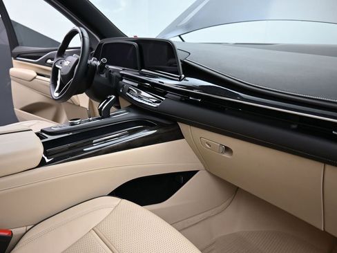 Used 2024 Cadillac Escalade ESV Premium Luxury image 20