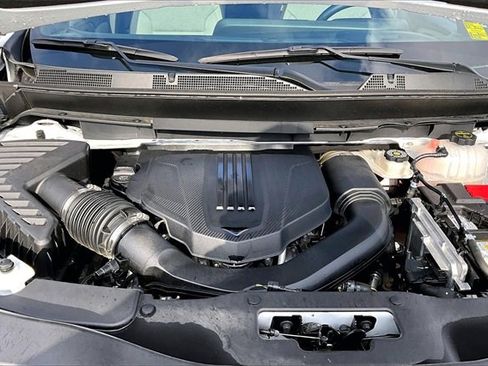 Used 2025 Chevrolet Traverse LT image 31