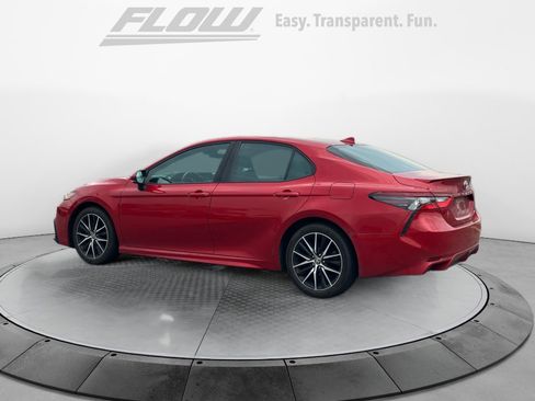 Used 2021 Toyota Camry SE FWD image 6